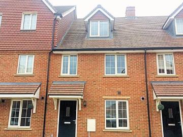 4 bedroom terraced house for rent in Edmonton Way...