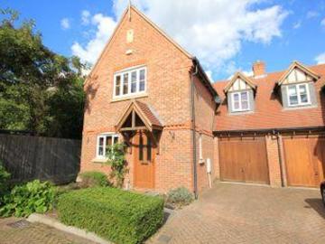 4 Bedrooms Semi detached house for sale in Matthews...