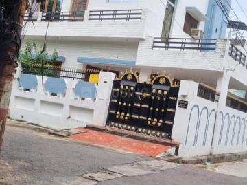 4 BHK Independent House in Gomti Nagar for resale...