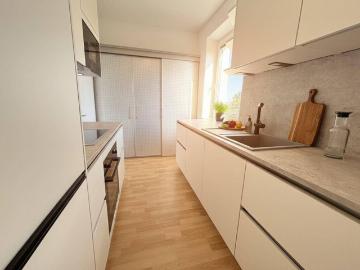 Geräumige Wohnung mit neuer Einbauküche und großer...
