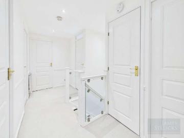 5 bed house for sale