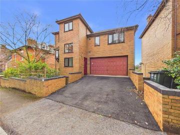 5 bed house for sale