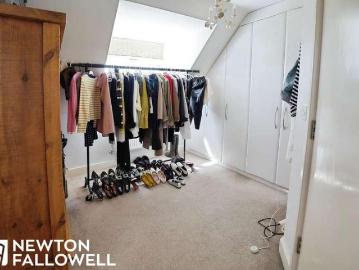 5 bed house for sale