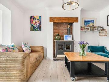5 bed house for sale