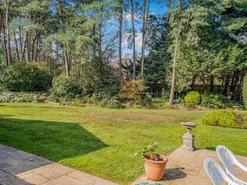 5 bed house for sale