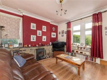 5 bed house for sale
