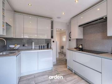 4 bed house for sale