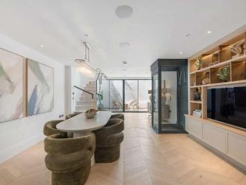 5 bed house for sale