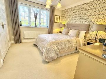 5 bed house for sale