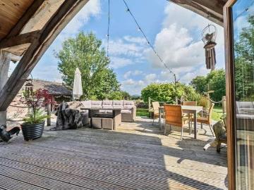 5 bed house for sale