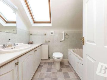 5 bed house for sale