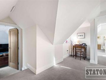 5 bed house for sale