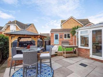 5 bed house for sale