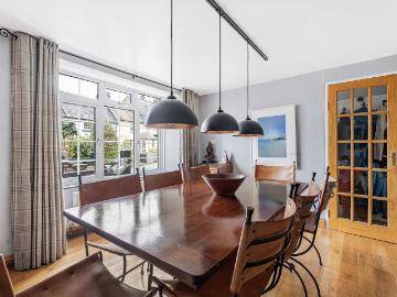 5 bed house for sale
