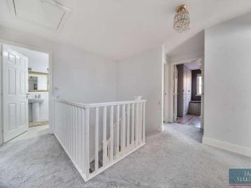 5 bed house for sale