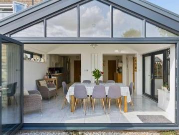 5 bed house for sale