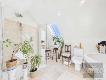 5 bed house for sale
