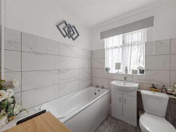 5 bed house for sale