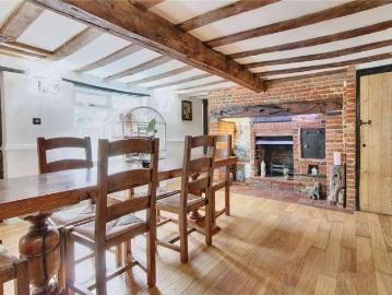 5 bed house for sale