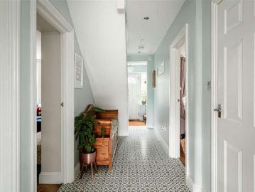 5 bed house for sale