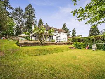 5 bed house for sale