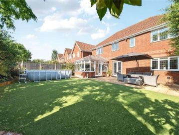 5 bed house for sale