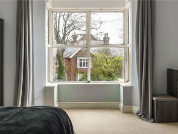 5 bed house for sale