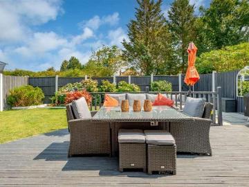 5 bed house for sale