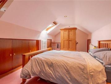 5 bedroom barn conversion for sale in Bayton Lane,...