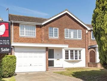 5 bedroom detached house for sale in Court Crescent...