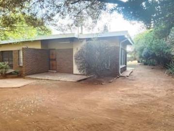 5 Bedroom House in Erasmia