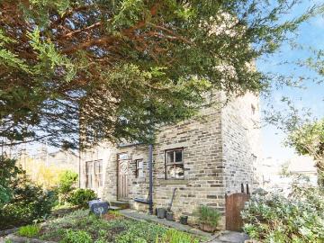 5 bedroom end of terrace house for sale