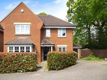 5 Bedrooms Detached house for sale in Horley, Surrey RH6