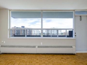 6161 Bathurst Street 2 Bedroom Apartment for Rent at...