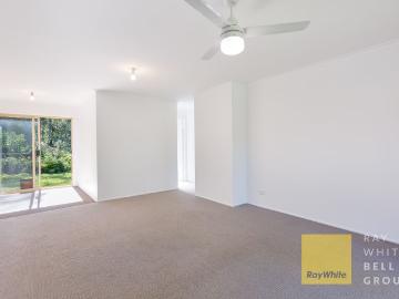$690 per week / $2,760 Bond