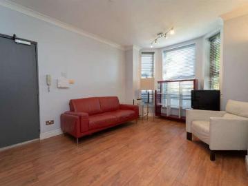 6 bed house for sale