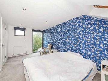 6 bed house for sale