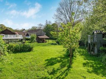 6 bed house for sale