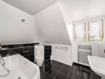 6 bed house for sale
