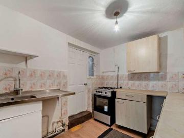 6 bed house for sale