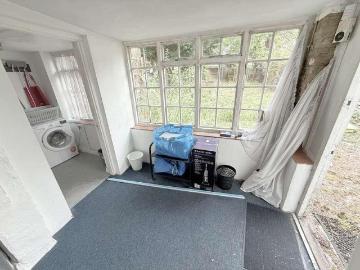 6 bed house for sale