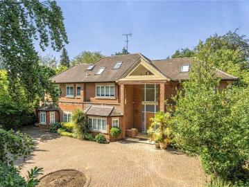 6 bed house for sale