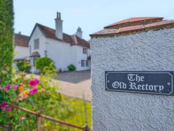 6 bed house for sale