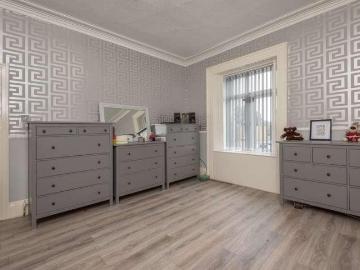 6 bed house for sale