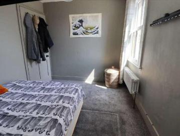 6 bed house for sale