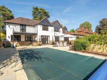 6 bed house for sale