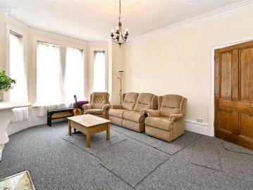 6 bed house for sale