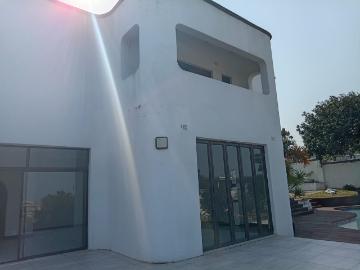6 Bedroom House To Let in La Lucia