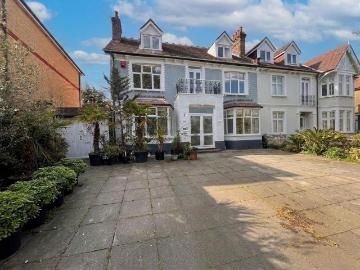 6 bedroom semi detached house for sale