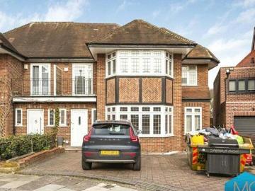 6 Bedroom Semi detached House For Sale In London